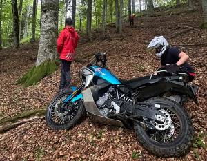 ae39e74f ad2b 4196 bfd9 77105f0c9b3f - Motociclist căzut într-o râpă. Intervenție de urgență a salvamontiștilor argeșeni