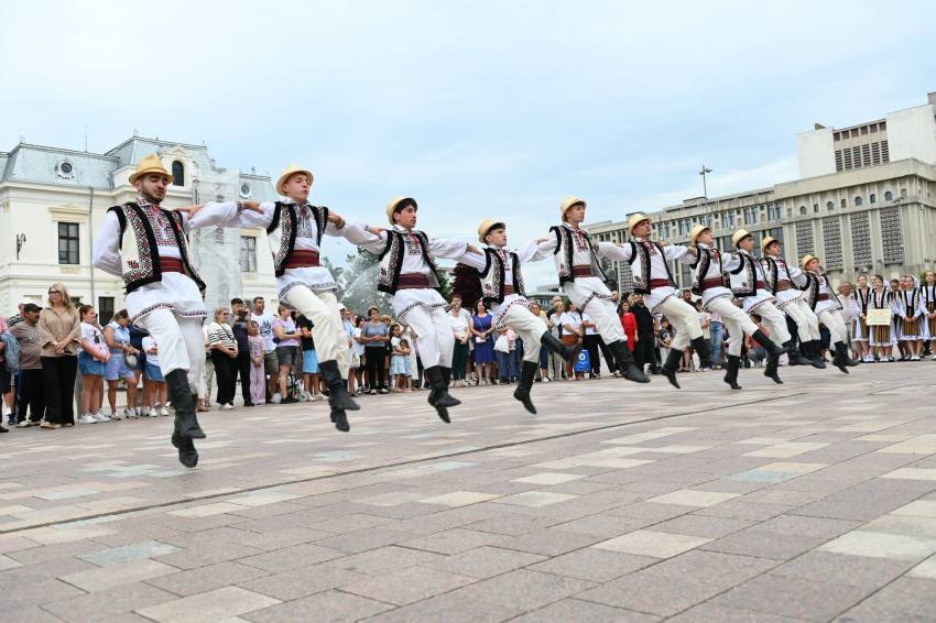 Festivalul Internațional de Folclor „Carpați”, la Pitești