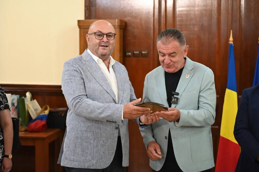 Final spectaculos pentru Festivalul Internațional de Folclor „Carpați”, la Pitești 6 Festivalul Internațional de Folclor „Carpați”, la Pitești