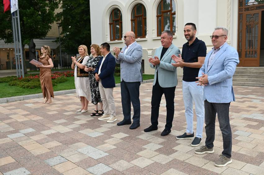 Final spectaculos pentru Festivalul Internațional de Folclor „Carpați”, la Pitești 3 Festivalul Internațional de Folclor „Carpați”, la Pitești