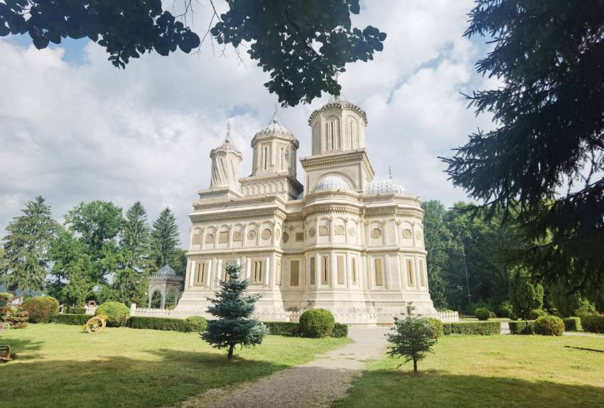 Mănăstirea Curtea de Argeș - brand al identității și ortodoxiei românești 1 Mănăstirea Curtea de Argeș