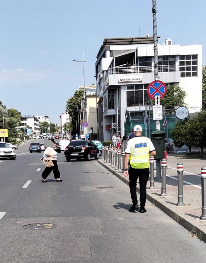 Pietoni amendați de polițiștii locali piteșteni 3 Pietoni amendați