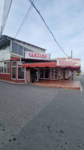 Un singur drum, toate cumpărăturile. Complexul Comercial John, locul în care găsești de toate, pentru orice buget 6 complex john 2 - Un singur drum, toate cumpărăturile. Complexul Comercial John, locul în care găsești de toate, pentru orice buget