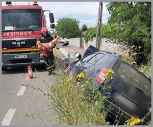 z 1 - Autoturism intrat într-un cap de pod în comuna Oarja. Femeie preluată de SMURD
