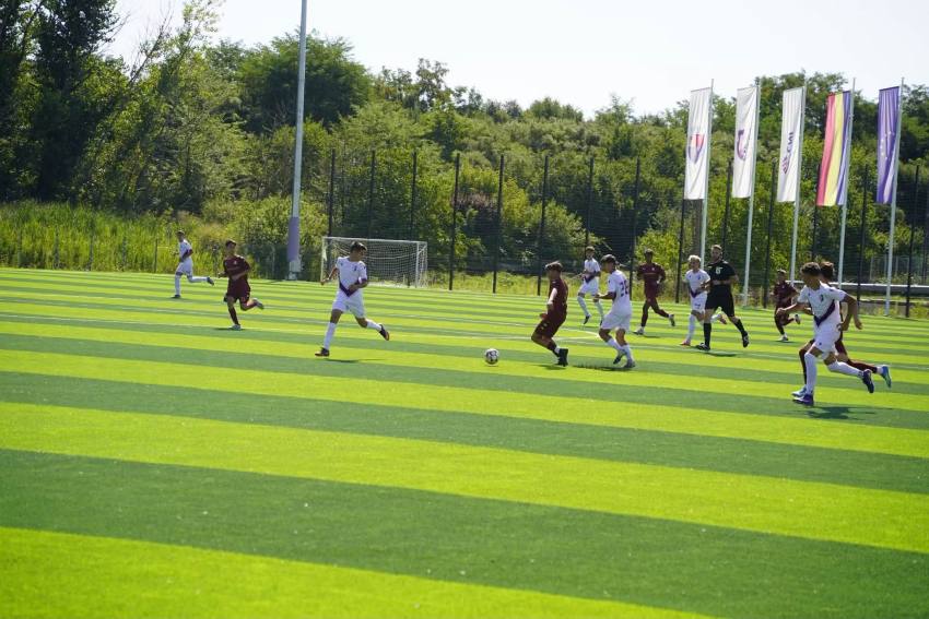 (Video) Noua bazฤ sportivฤ din cartierul Prundu a gฤzduit primele meciuri 3 Gentea baza sportivฤ Prundu Piteศti