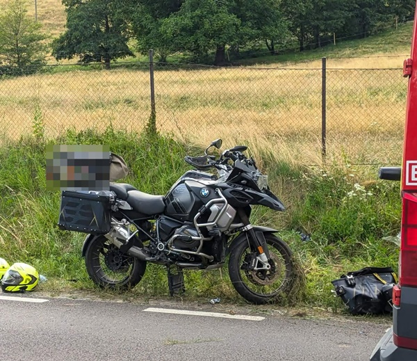 7c2ac238 d936 4364 ba42 8e913f05d333 - Accident între o motocicletă și o mașină în Corbeni. 2 persoane au ajuns la spital