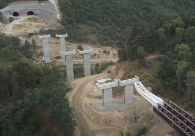 Autostrada Sibiu–Pitești face un nou pas înainte. CNAIR a depus documentația pentru Acordul de mediu pe secțiunea Boița–Cornetu 1 Sursă video: FB Cristian Pistol CNAIR