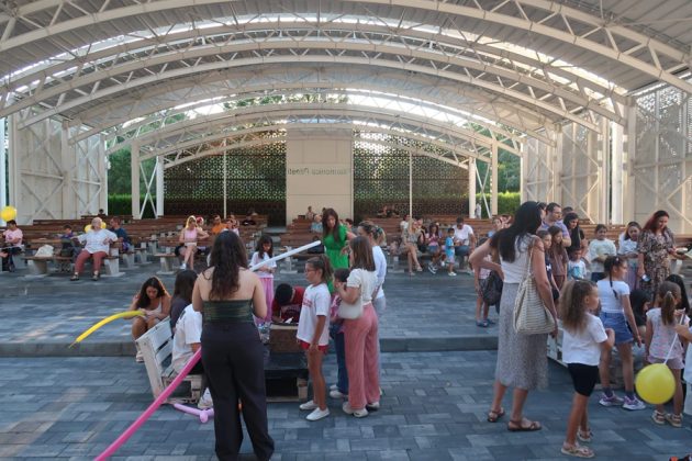 ADE Film Fest, ultima proiecție la Teatrul de Vară Gheorghe Zamfir Pitești! „Două pupeze albe”, pe 22 august, la Ștrand 1 Sursă foto: FB Primăria Municipiului Pitesti