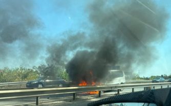Mașină în flăcări pe A3