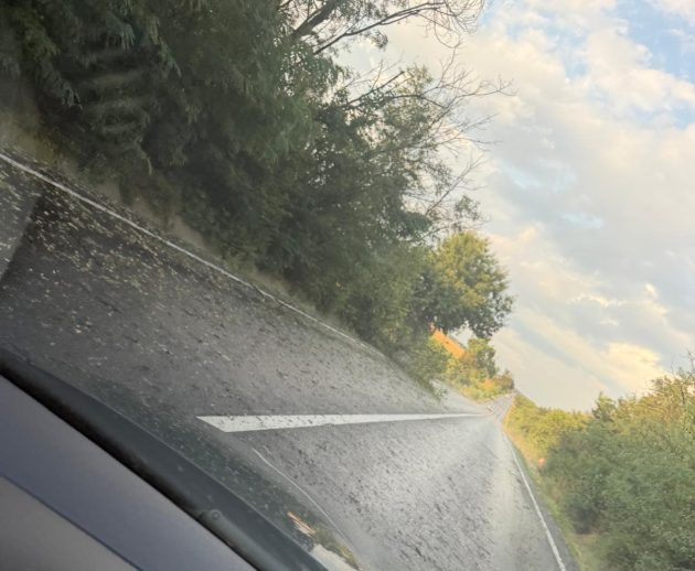 8d76e0ef 1224 45e5 b5fc 09728d144d86 - Pericol major de accidente! Au zburat panourile pe autostradă