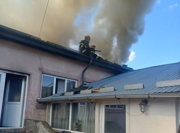 UPDATE. De la ce ar fi pornit incendiul din Lunca Corbului. O persoană a ajuns la spital 1 UPDATE. De la ce ar fi pornit incendiul din Lunca Corbului. O persoană a ajuns la spital