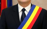 ANI primar esarfa