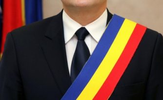 ANI primar esarfa