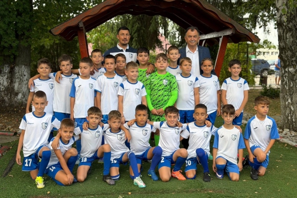 Teren de sport modernizat la Mioveni! Inaugurarea a venit cu o victorie spectaculoasă 2 teren de sport Mioveni (7)
