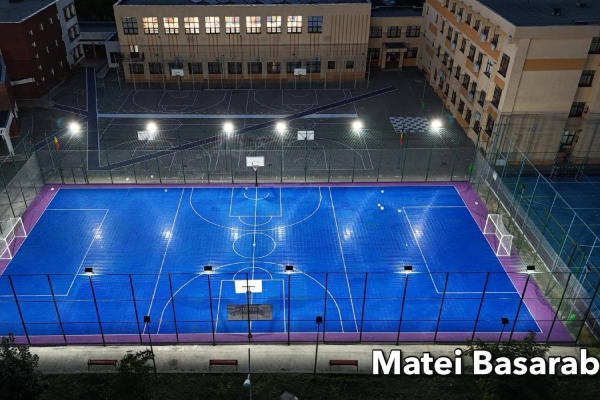 Vești bune pentru elevii din Pitești! Cinci terenuri și o sală de sport, complet modernizate 6 teren sport scoala matei basarab pitești