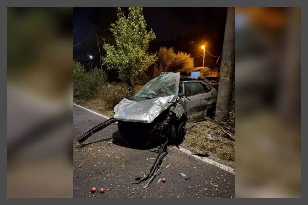 masina în stâlp accident masina în stâlp accident