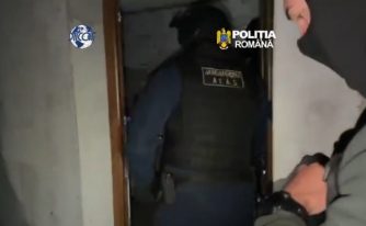 percheziție curtea de arges trafic de droguri
