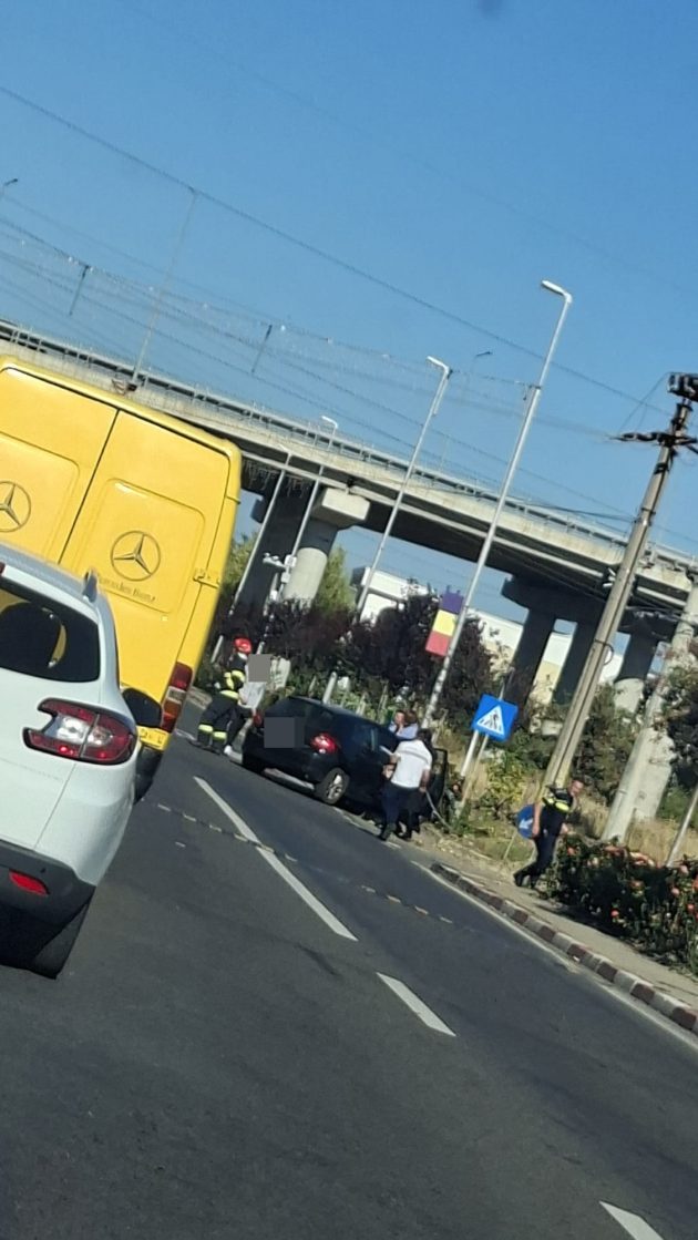 UPDATE: Șoferiță din Mioveni, transportată la spital după un accident 1 accident mioveni