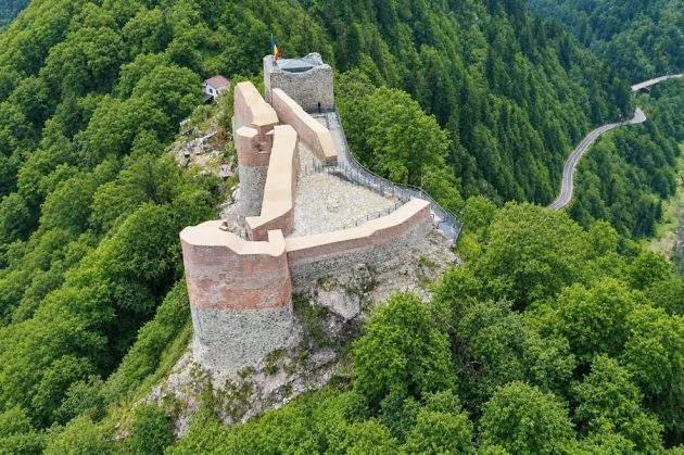 Cetatea Poienari Cetatea Poienari/ Sursă foto: Muzeul Județean Argeș