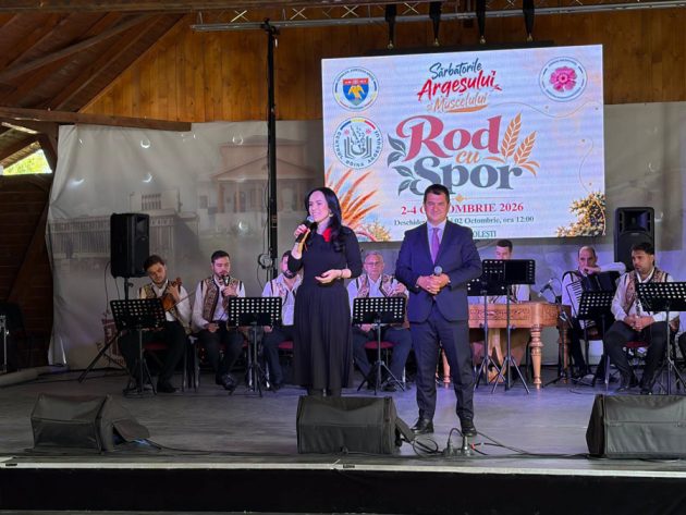sbo si adrian bughiu la rod cu spor - Toamna are gust de tradiție la Muzeul Golești: peste 100 de producători și meșteri la „Rod cu Spor”