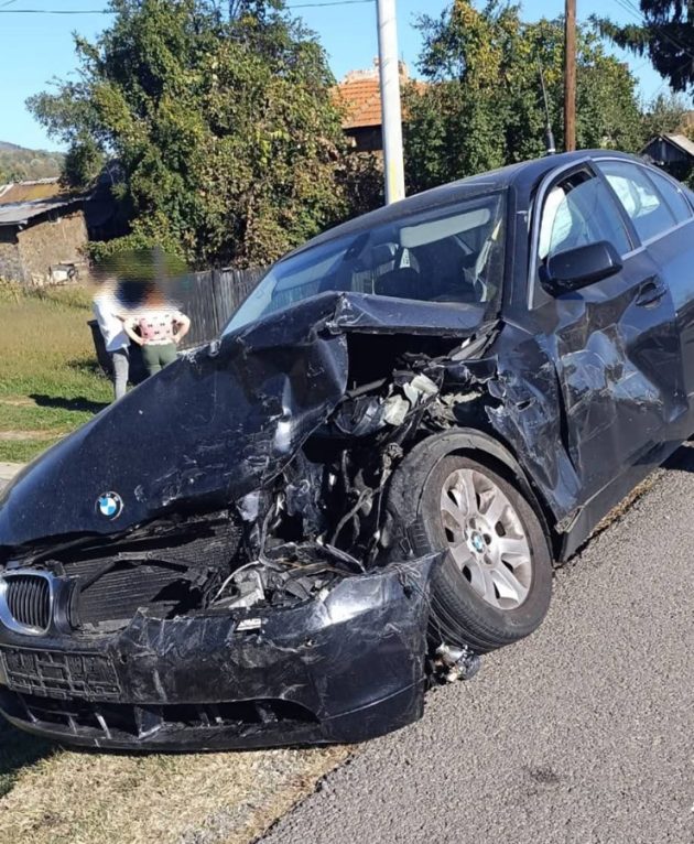 accident masini titesti - UPDATE - Accident cu 3 vehicule pe DN 73, în Țițești. Pompierii și 2 ambulanțe SAJ intervin