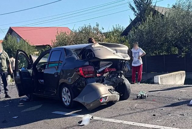 UPDATE - Accident cu 3 vehicule pe DN 73, în Țițești. Pompierii și 2 ambulanțe SAJ intervin 3 deschidere masini - UPDATE - Accident cu 3 vehicule pe DN 73, în Țițești. Pompierii și 2 ambulanțe SAJ intervin
