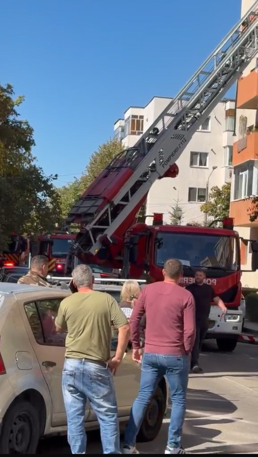(UPDATE) Incendiu în Pitești, cartierul Găvana: focul a izbucnit în balconul unui apartament 3 incendiu 3 - (UPDATE) Incendiu în Pitești, cartierul Găvana: focul a izbucnit în balconul unui apartament