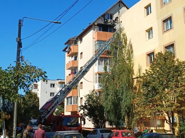 incendiu 4 - (UPDATE) Incendiu în Pitești, cartierul Găvana: focul a izbucnit în balconul unui apartament