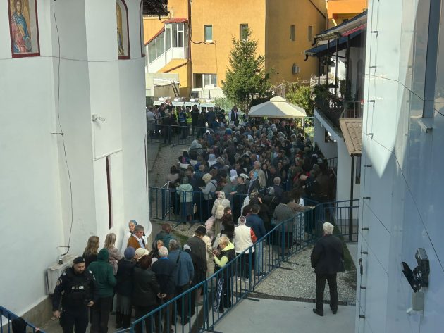 whatsapp image 2026 10 05 at 11.30.25 1 -  (VIDEO) Brâul Maicii Domnului a ajuns la Pitești! Minunile și vindecările care i-au adus pe credincioși la biserică