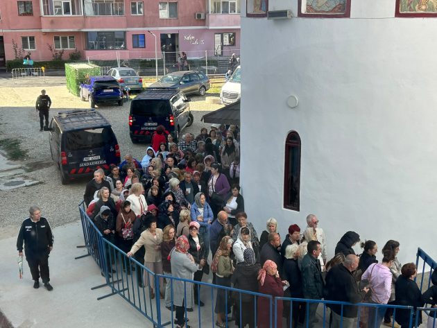 whatsapp image 2026 10 05 at 11.30.25 -  (VIDEO) Brâul Maicii Domnului a ajuns la Pitești! Minunile și vindecările care i-au adus pe credincioși la biserică