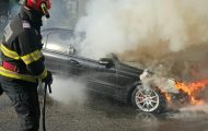 incendiu masina in flacari curtea de argeș