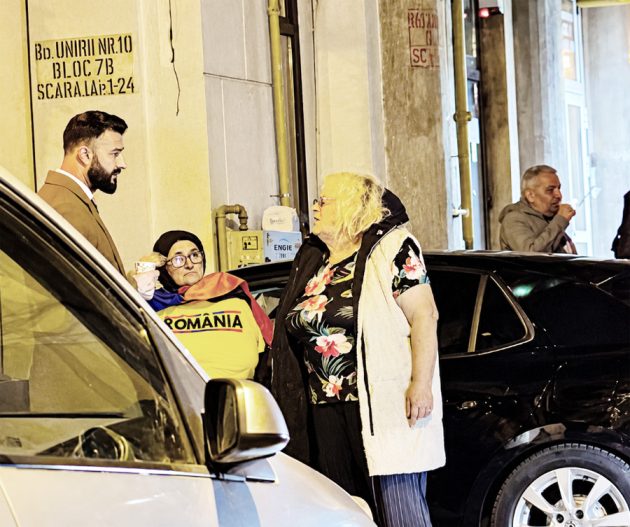 pg 10 cu 2 gasca de influenta saorma baba hitlerista baietii destepti - Toți oamenii președintelui. Și toți infiltrații lui. O SEARĂ SUB ACOPERIRE ÎN TABĂRA GEORGESCU