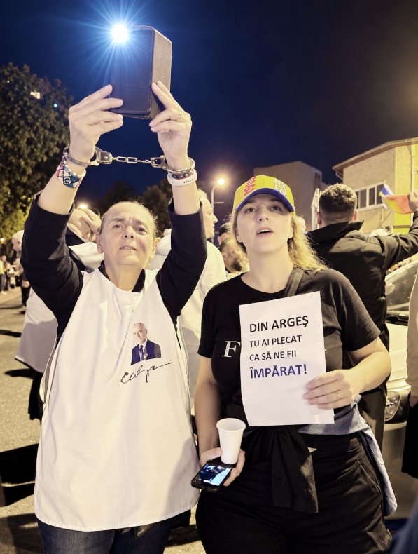 catusele de la sex shop - Toți oamenii președintelui. Și toți infiltrații lui. O SEARĂ SUB ACOPERIRE ÎN TABĂRA GEORGESCU