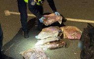 A încercat să intre în țară cu 7 kilograme de canabis. Tânăr de 21 de ani reținut