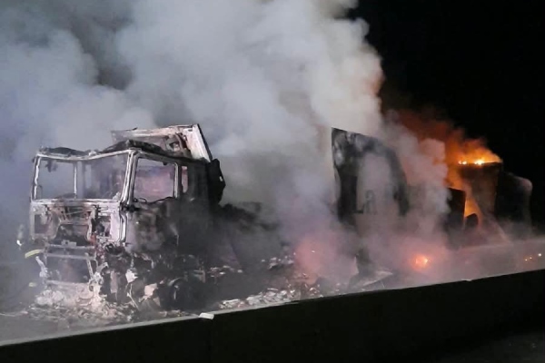 TIR a luat foc Dedulești (3)