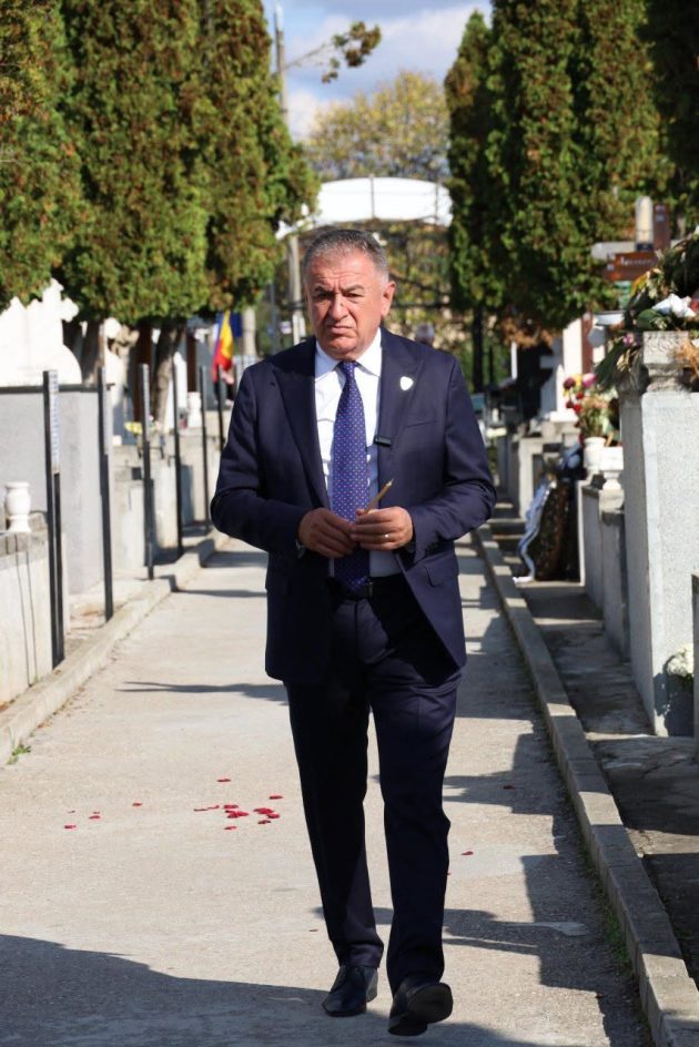 Cristian Gentea mormant Dobrin