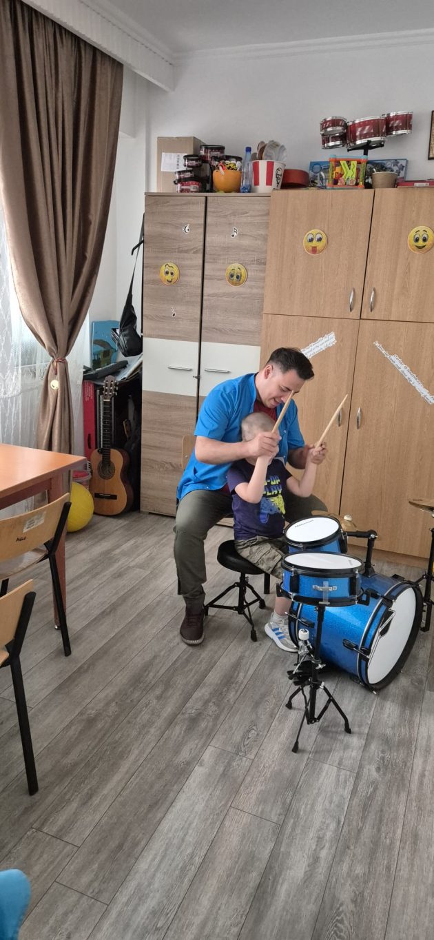 centrul de zi de recuperare pentru copii cu dizabilitati 1 - Ai un copil cu nevoi speciale? Există în Pitești un centru ultramodern pentru sprijin și recuperare!